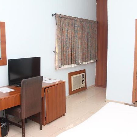 Grand Ibro Hotel Annex Ankuru Buitenkant foto