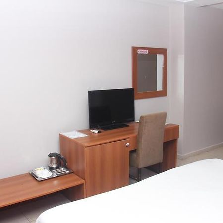 Grand Ibro Hotel Annex Ankuru Buitenkant foto