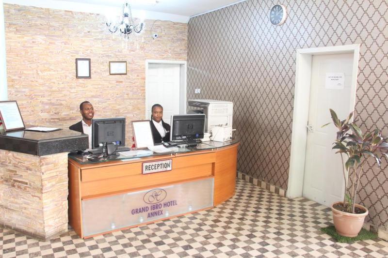 Grand Ibro Hotel Annex Ankuru Buitenkant foto