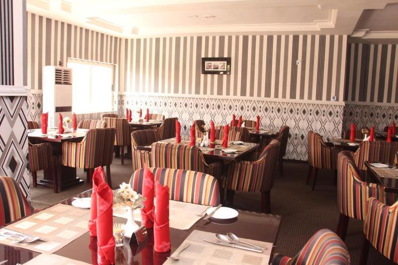Grand Ibro Hotel Annex Ankuru Buitenkant foto