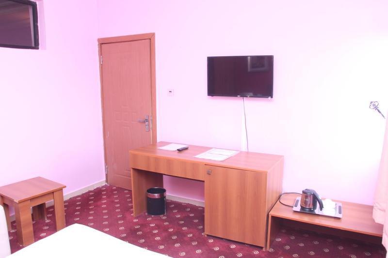 Grand Ibro Hotel Annex Ankuru Buitenkant foto