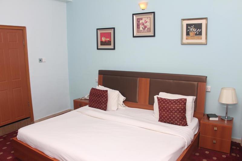 Grand Ibro Hotel Annex Ankuru Buitenkant foto