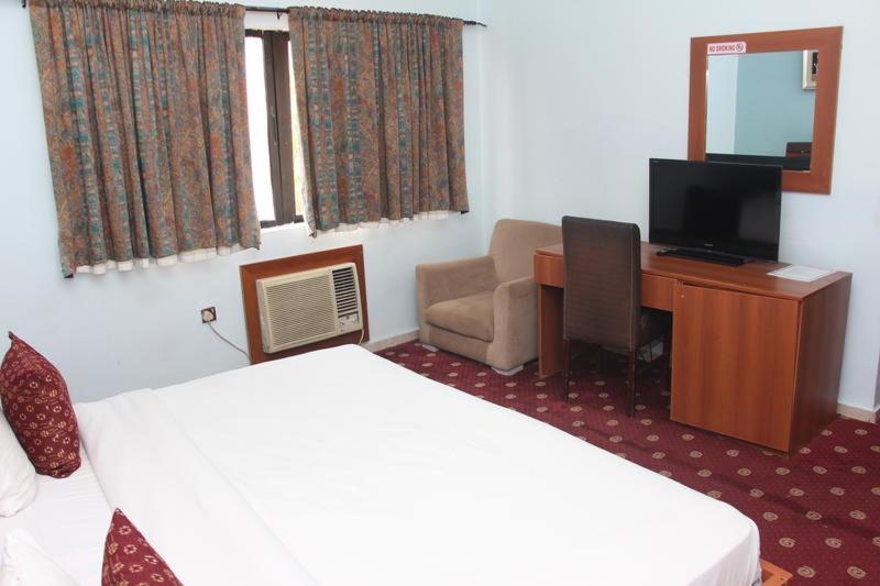 Grand Ibro Hotel Annex Ankuru Buitenkant foto