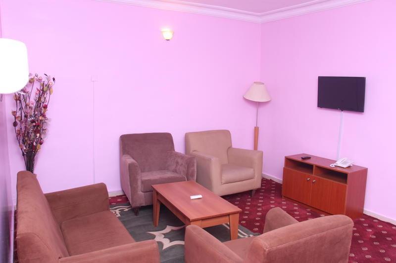 Grand Ibro Hotel Annex Ankuru Buitenkant foto
